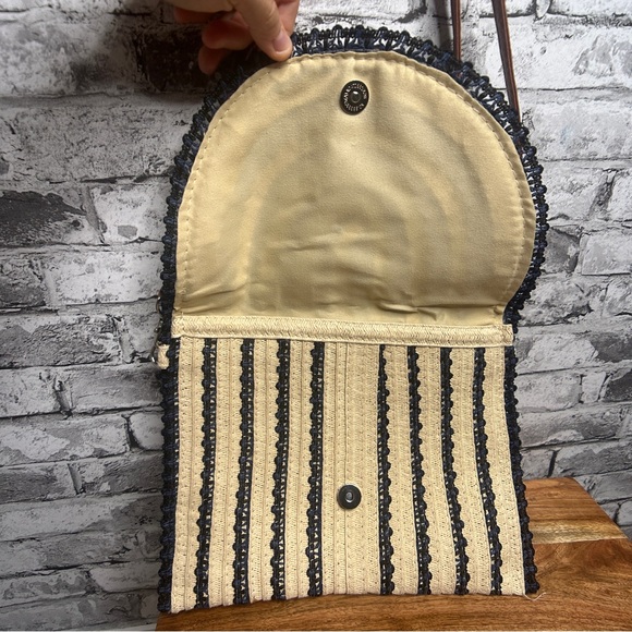 EUC Off Park Collection Costal Cream and Navy Shoulder Purse for Vacation Beach - Picture 5 of 14